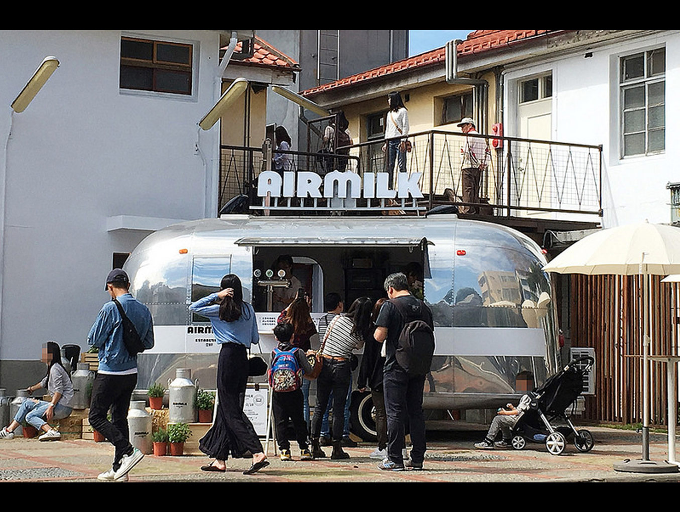 Airstream AirMilk vending trailer - Taiwan