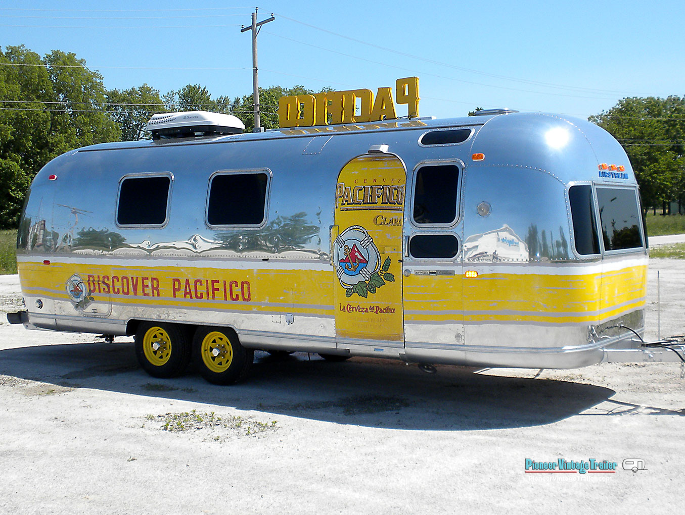 Pacifico Airstream vending trailer - side view