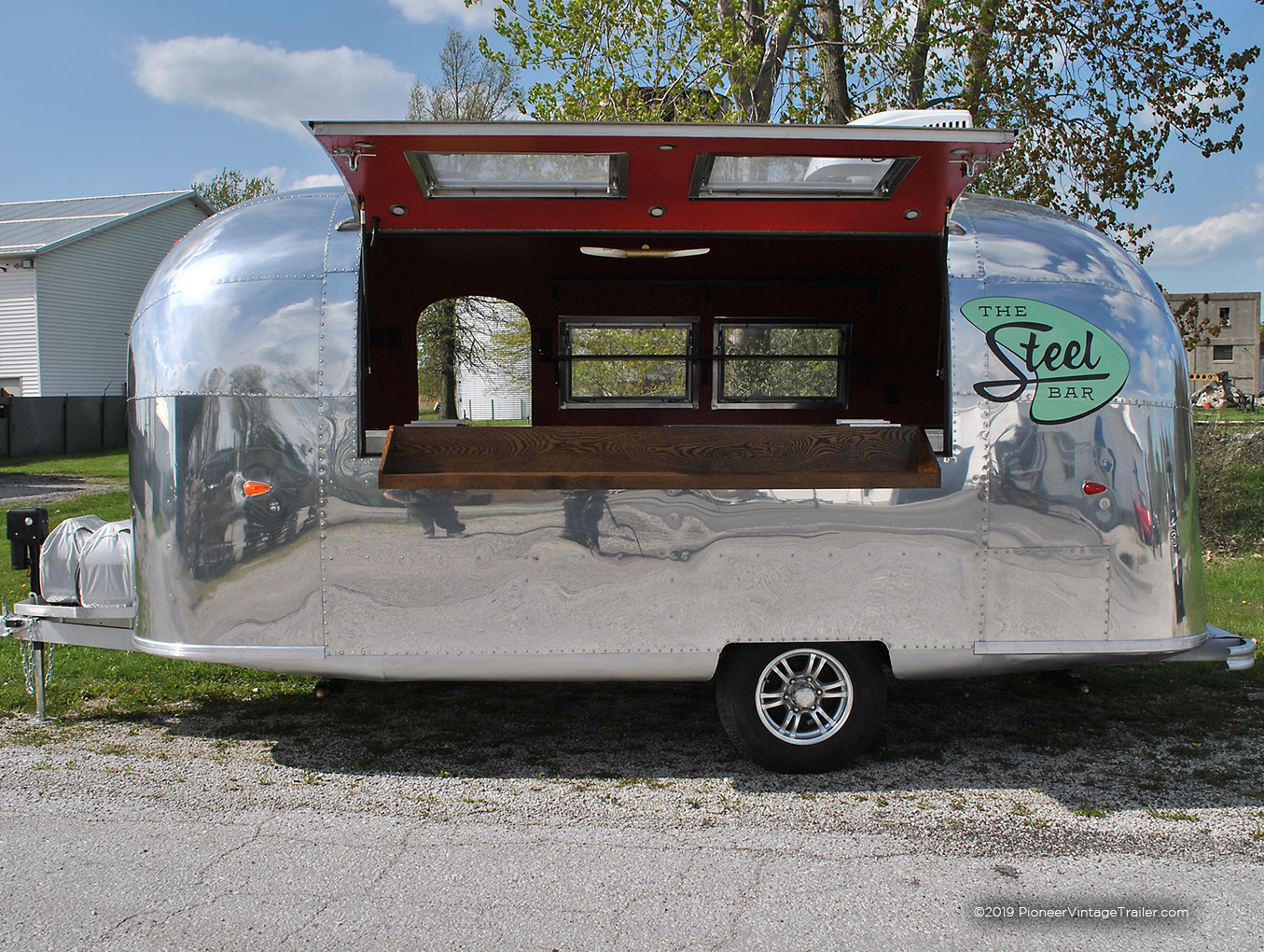 Airstream beer/cocktail trailer w/serving hatch