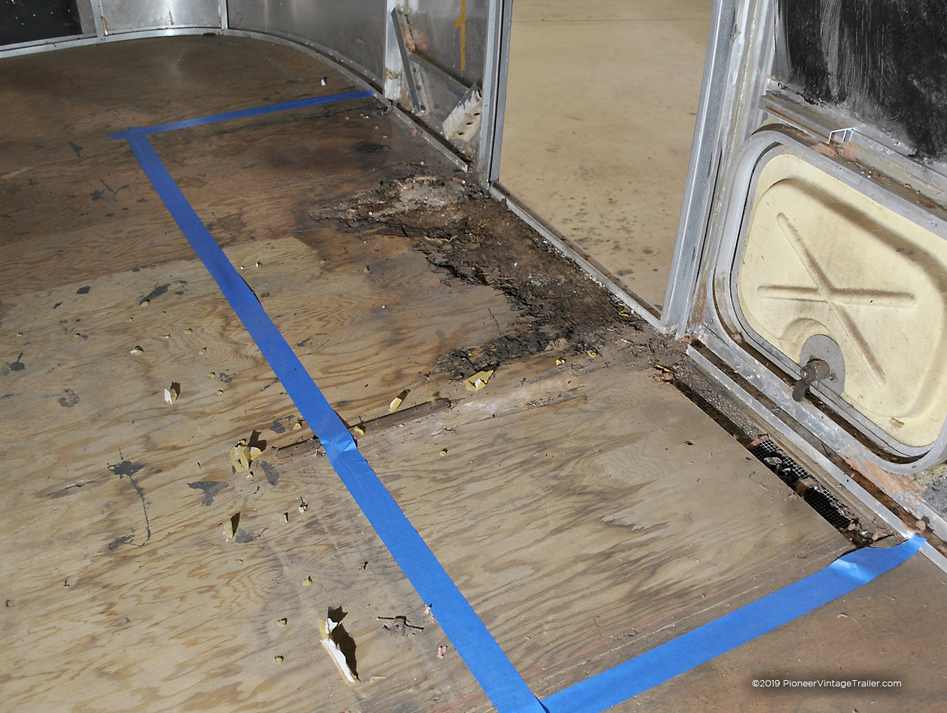 1971 Airstream Tradewind rotted floor by door