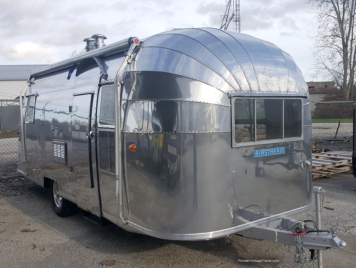 1957 Airstream Caravanner restored with new front panels
