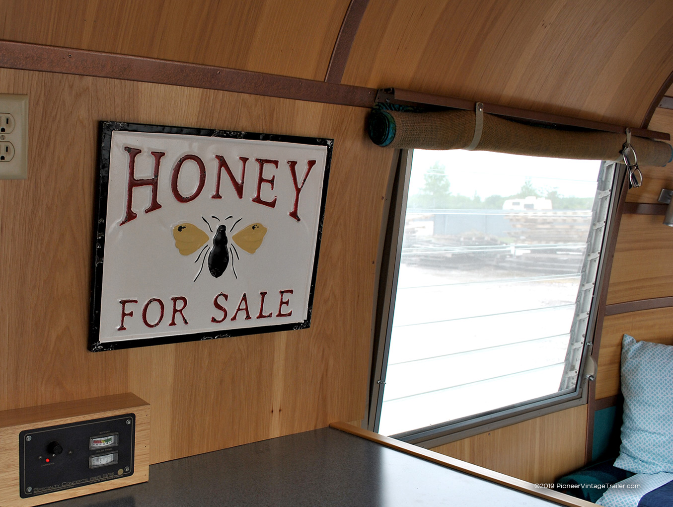 Airstream Safari '64 honey for sale wood interior