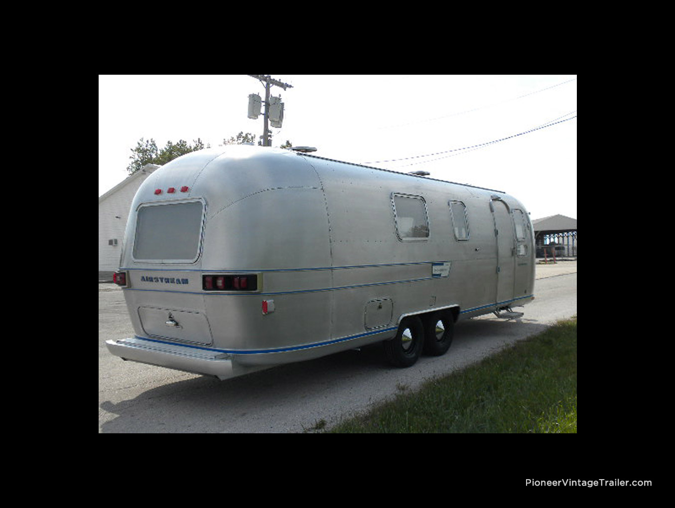 1978 Airstream Ambassador with new front and rear panels