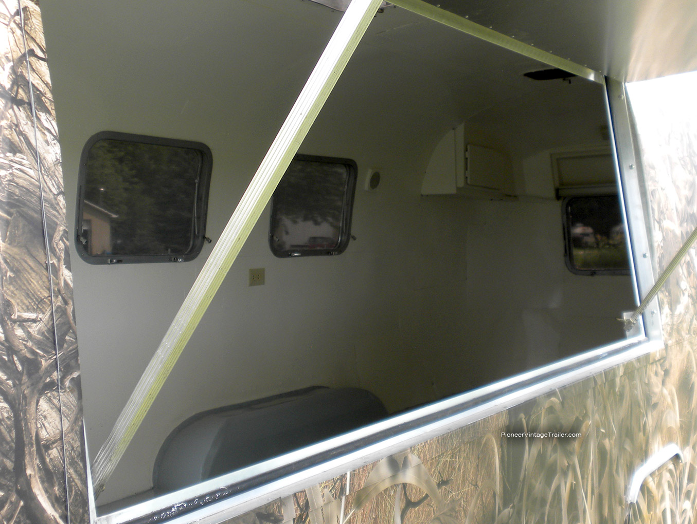 Airstream vending trailer - view thru serving hatch