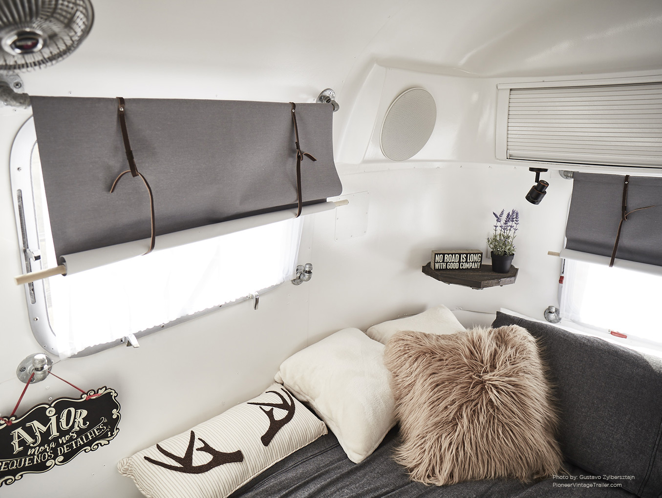 Airstream Excella interior - Gustavo Zylbersztajn